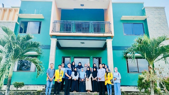 mahasiswa-ut-berbagi-santunan-di-al-muzakki